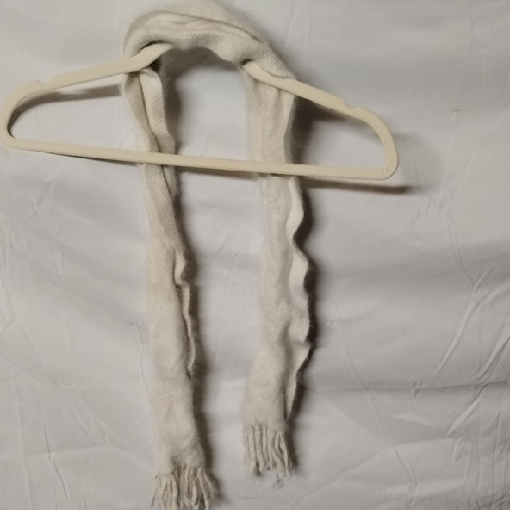 HMR0028 Cozy White Scarf